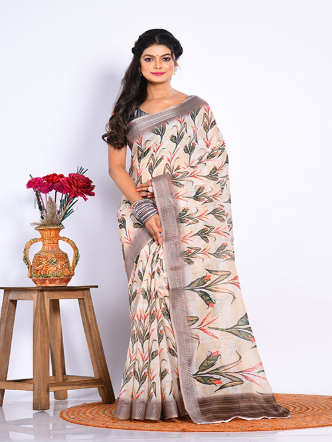 

Morchari Floral Printed Zari Linen Saree, Beige