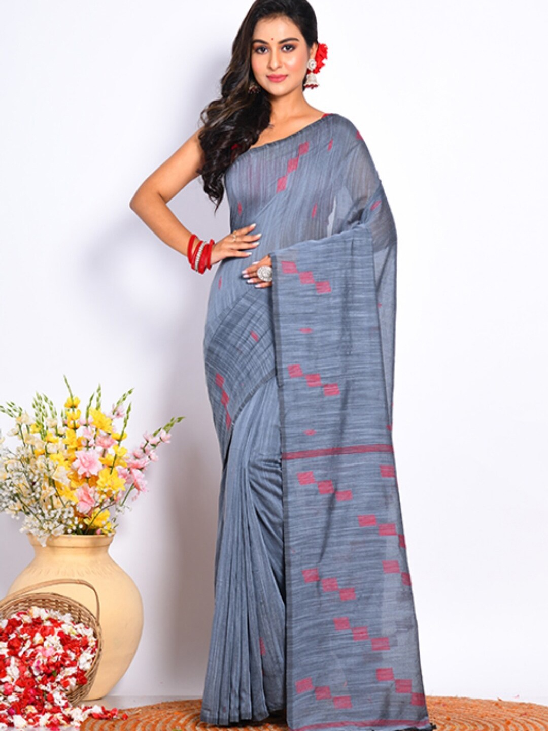 

Morchari Geometric Woven Design Saree, Grey