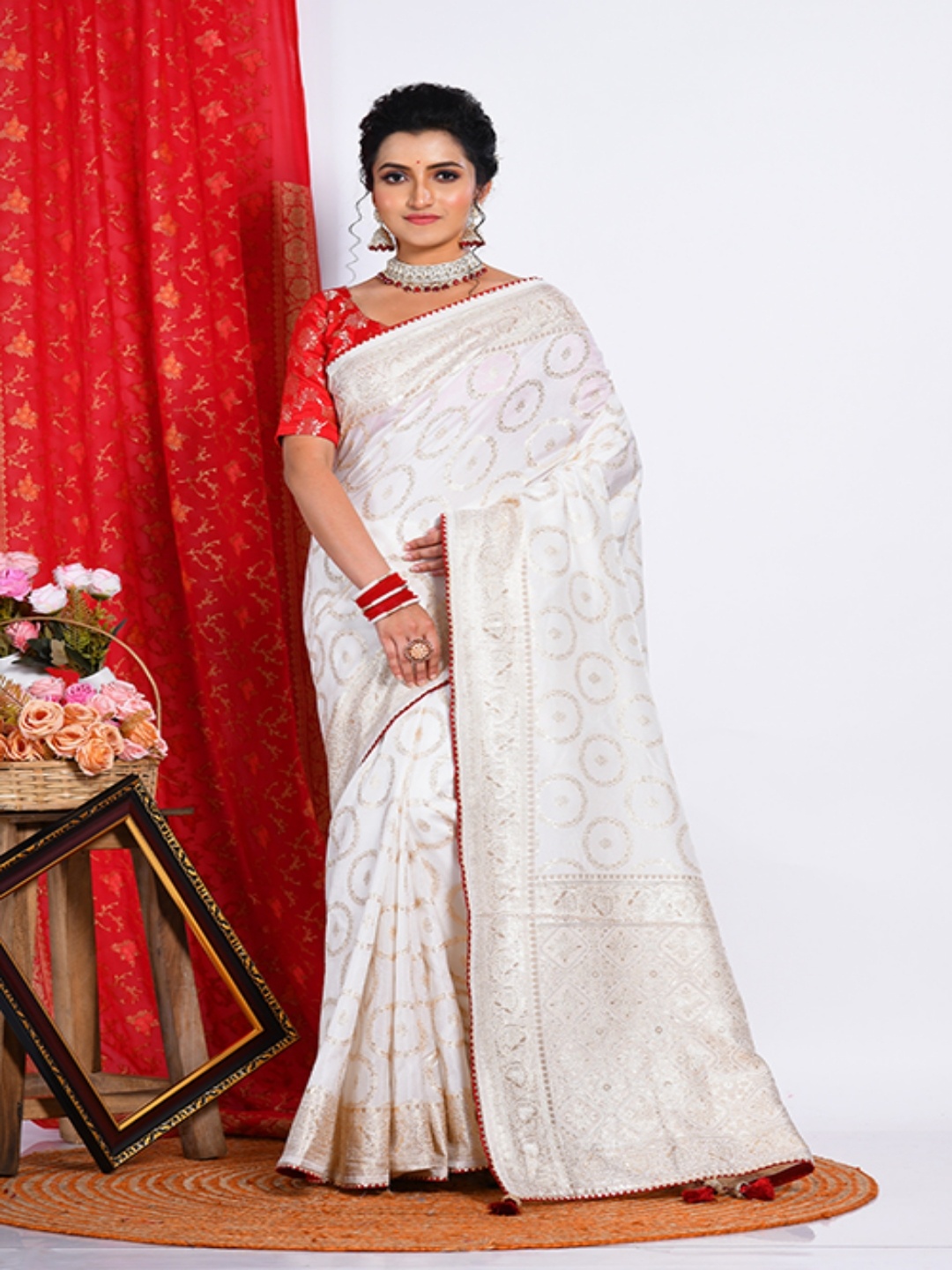 

Morchari Ethnic Motifs Woven Design Zari Pure Silk Saree, White