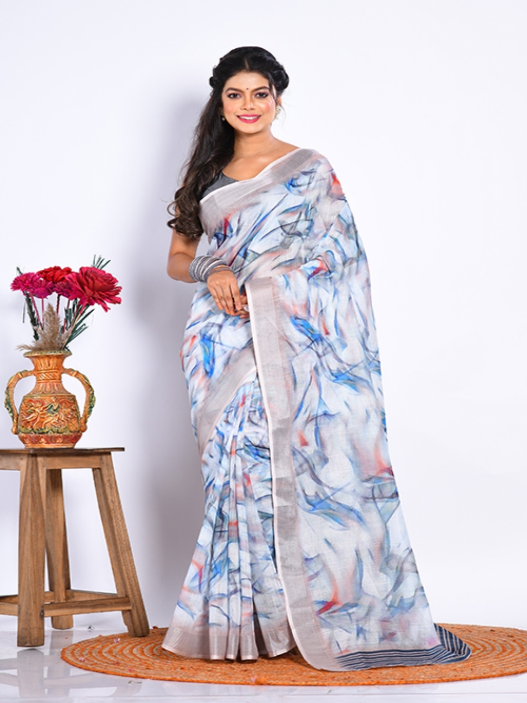 

Morchari Abstract Printed Zari Linen Saree, White