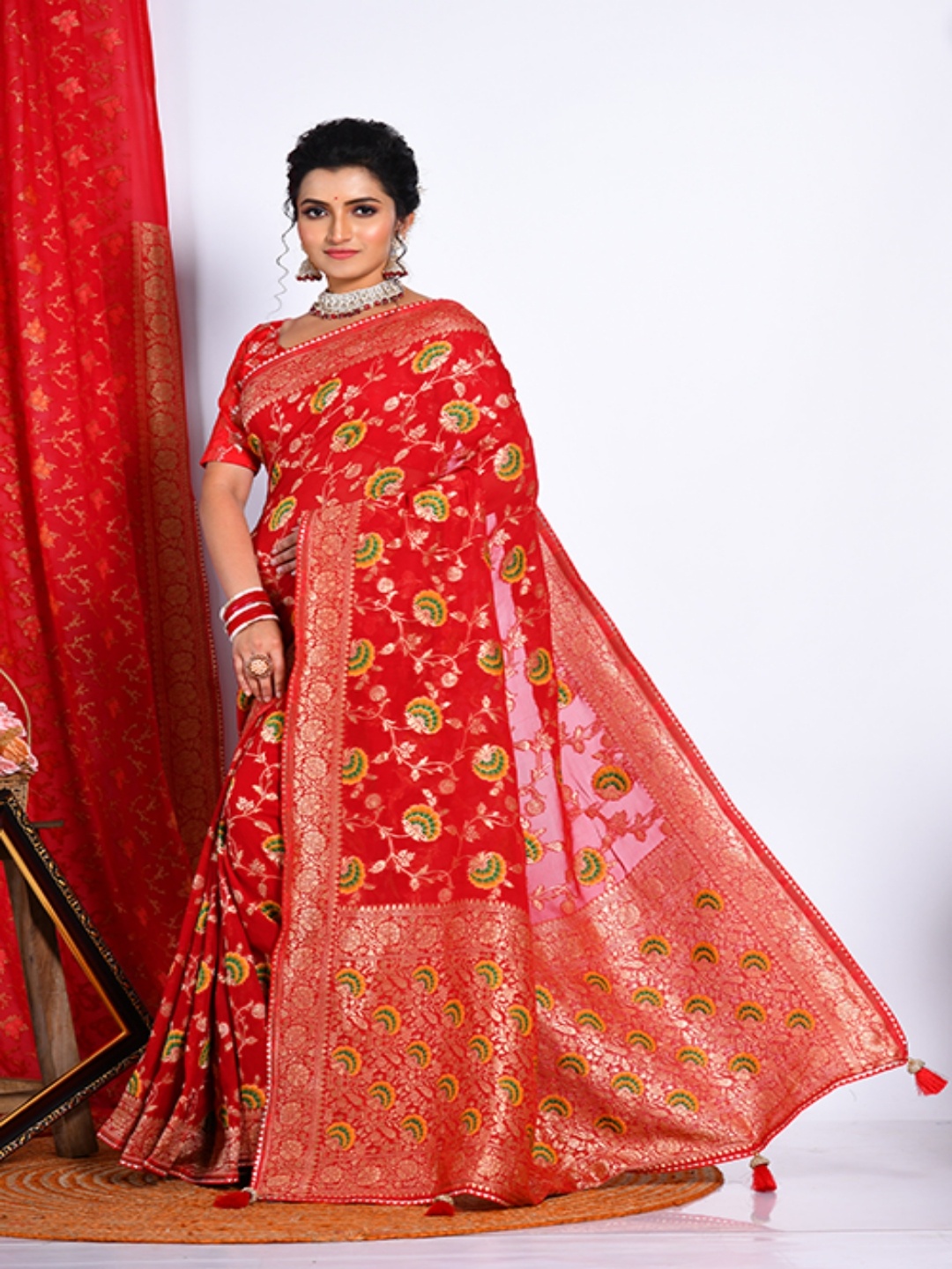 

Morchari Floral Woven Design Zari Saree, Red