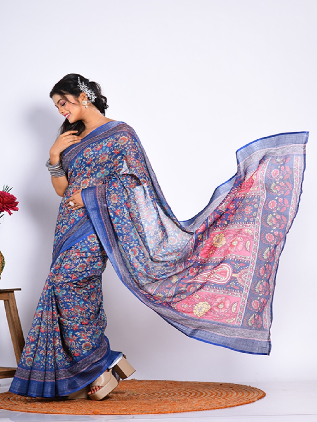 

Morchari Floral Printed Zari Linen Saree, Blue