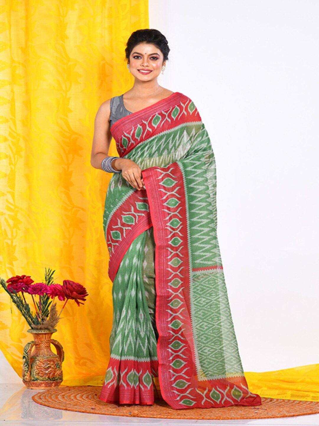 

Morchari Ethnic Motifs Printed Zari Saree, Green