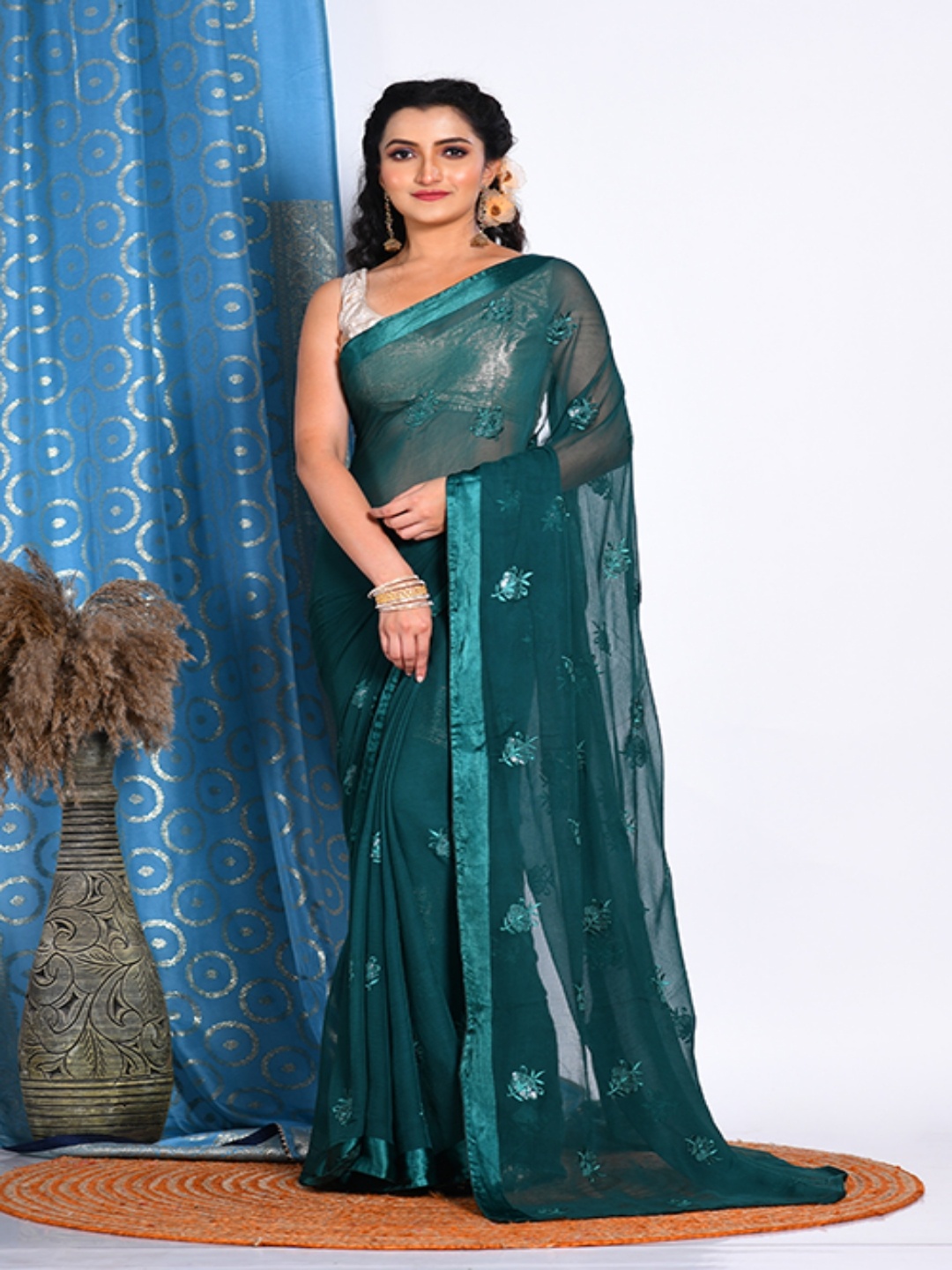 

Morchari Floral Embroidered Sequinned Pure Chiffon Saree, Green