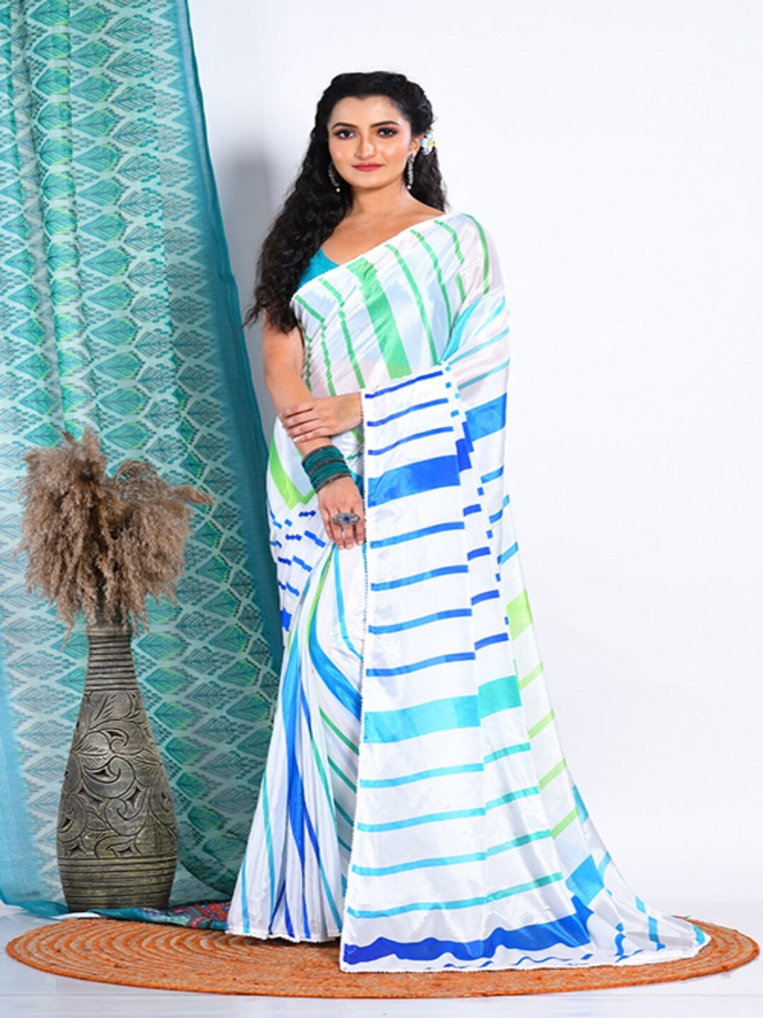 

Morchari White & Green Regular Striped Saree