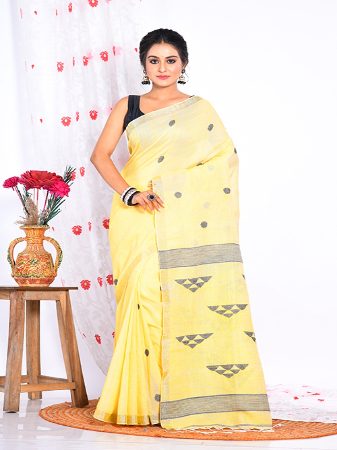 

Morchari Polka Dots Woven Design Zari Saree, Yellow