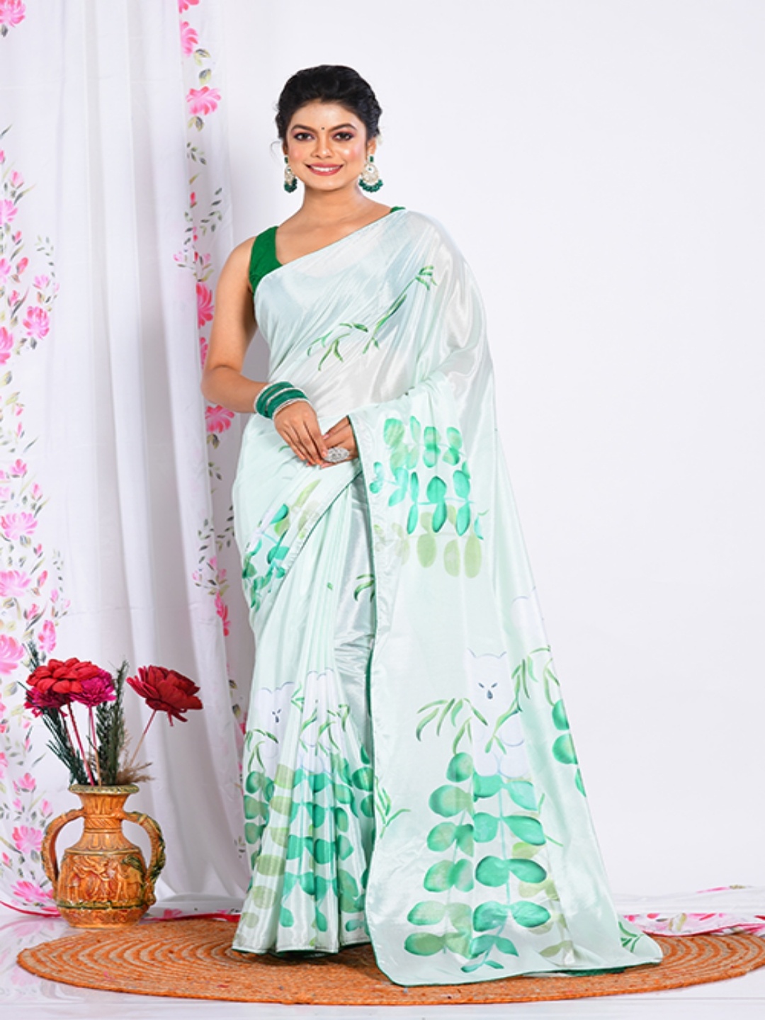 

Morchari Floral Printed Saree, White