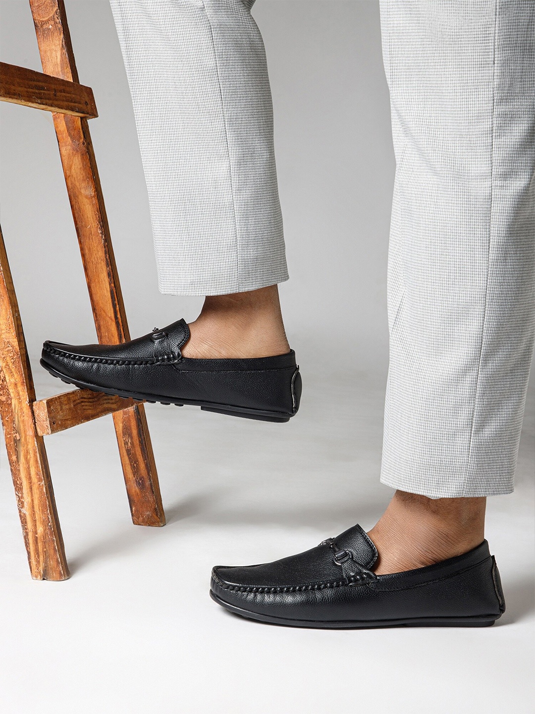 

Cantabil Men Textured Comfort Insole Lightweight Horsebit Loafers, Black