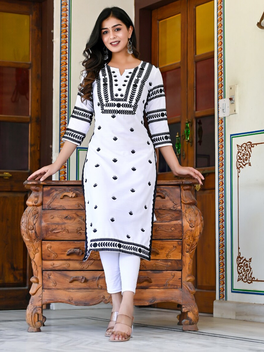 

KALINI Floral Chikankari Embroidered Notch Neck Regular Sleeves Straight Kurta, White