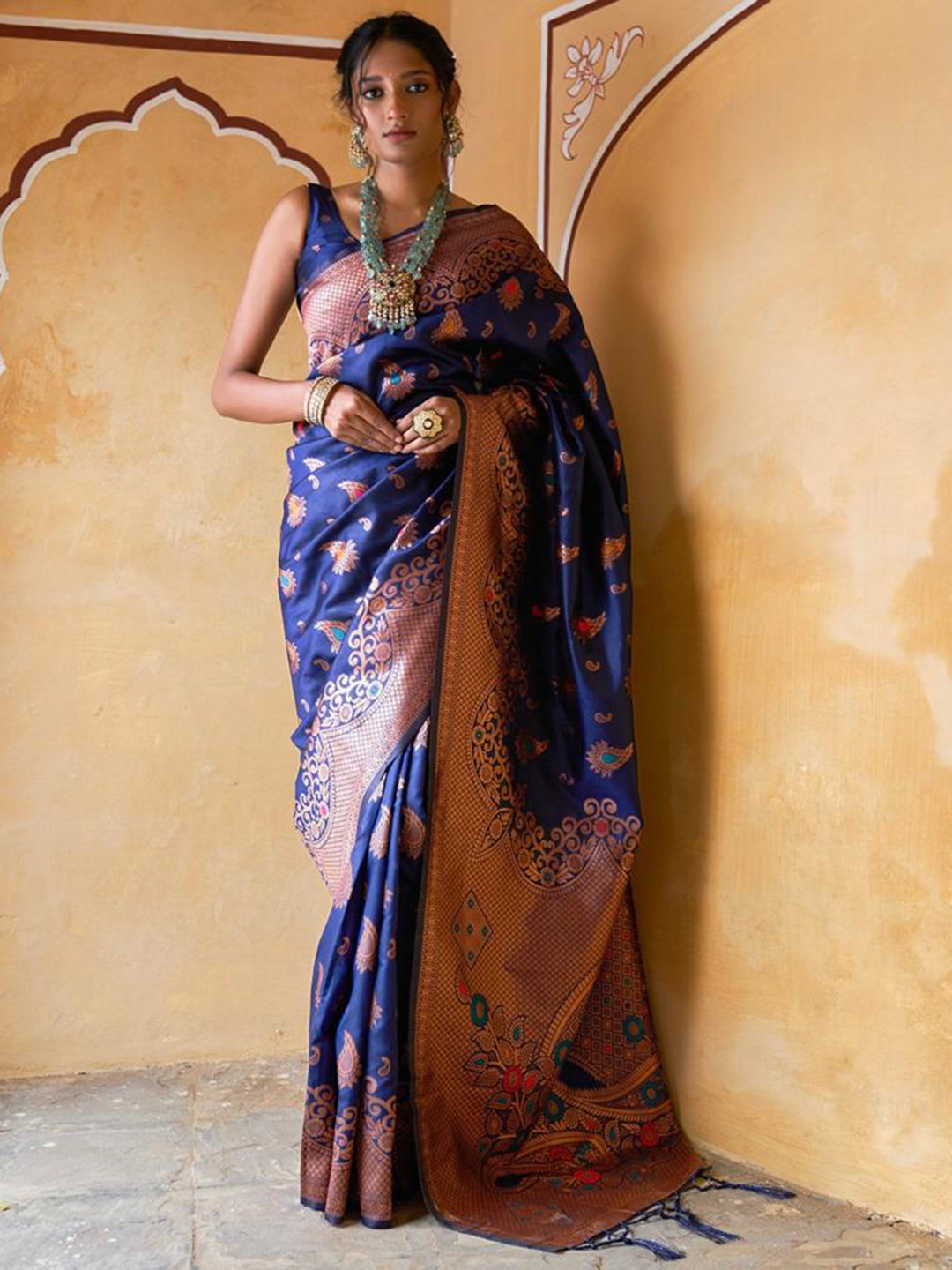 

DIVASTRI Woven Design Ethnic Motifs Zari Pure Silk Kanjeevaram Saree, Blue