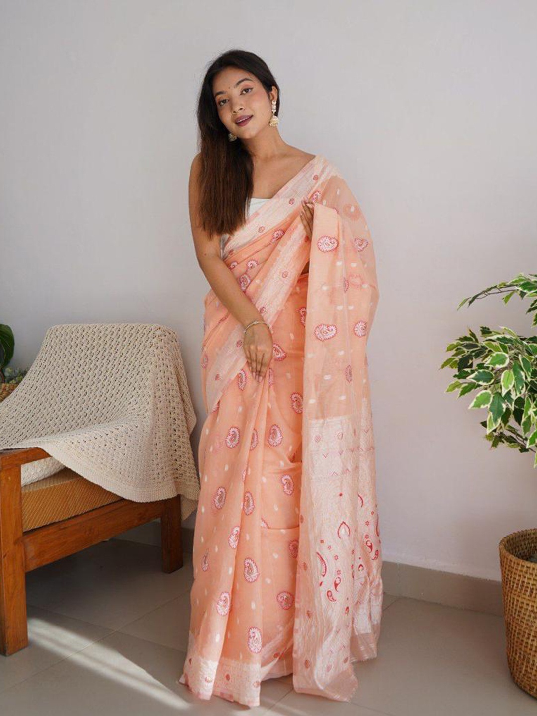 

DIVASTRI Woven Design Ethnic Motifs Zari Pure Silk Kanjeevaram Saree, Orange