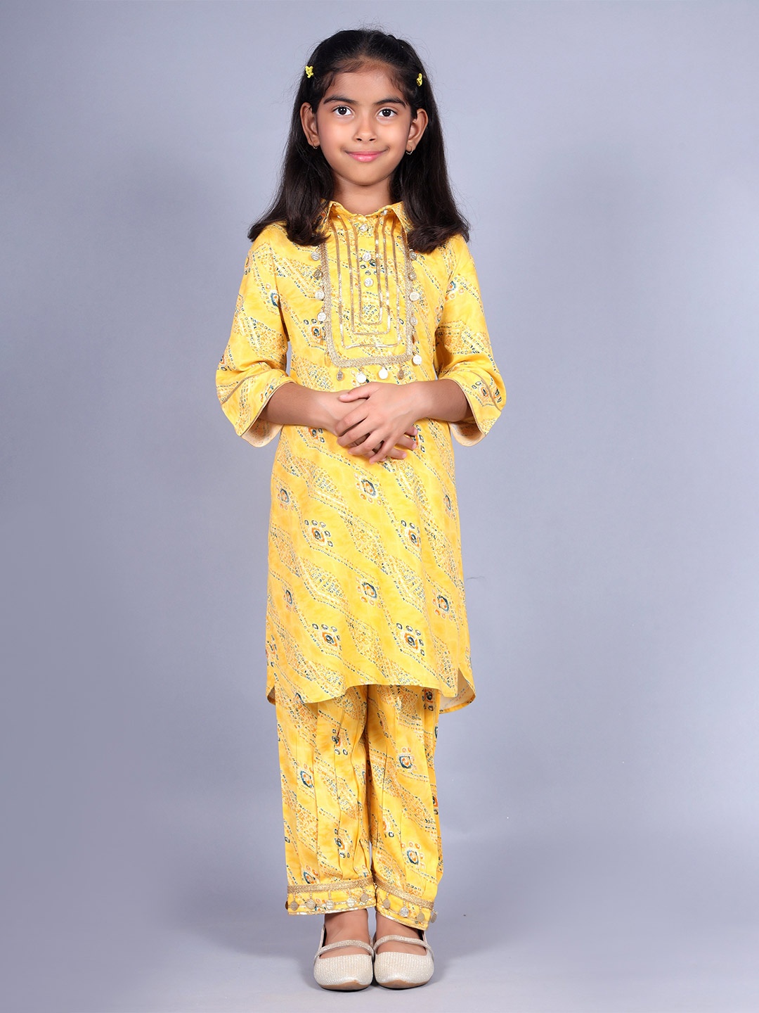 

BAESD Girls Bandhani Printed Shirt Collar Regular Gotta Patti Straight Kurta with Trousers, Yellow