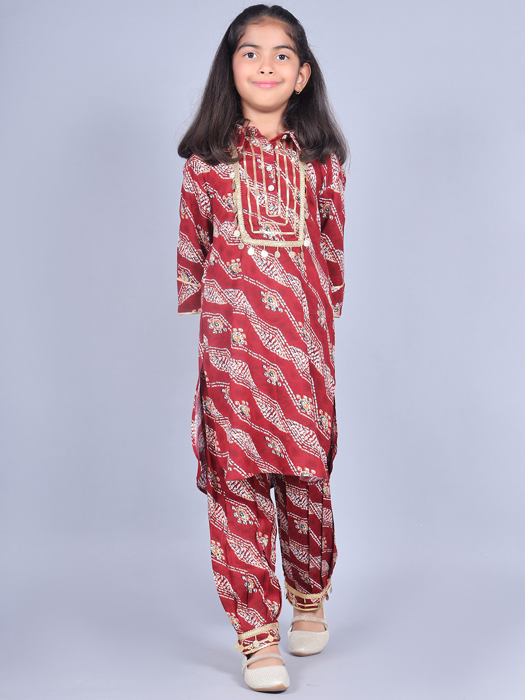 

BAESD Girls Bandhani Printed Shirt Collar Straight Kurta With Pyjama, Red