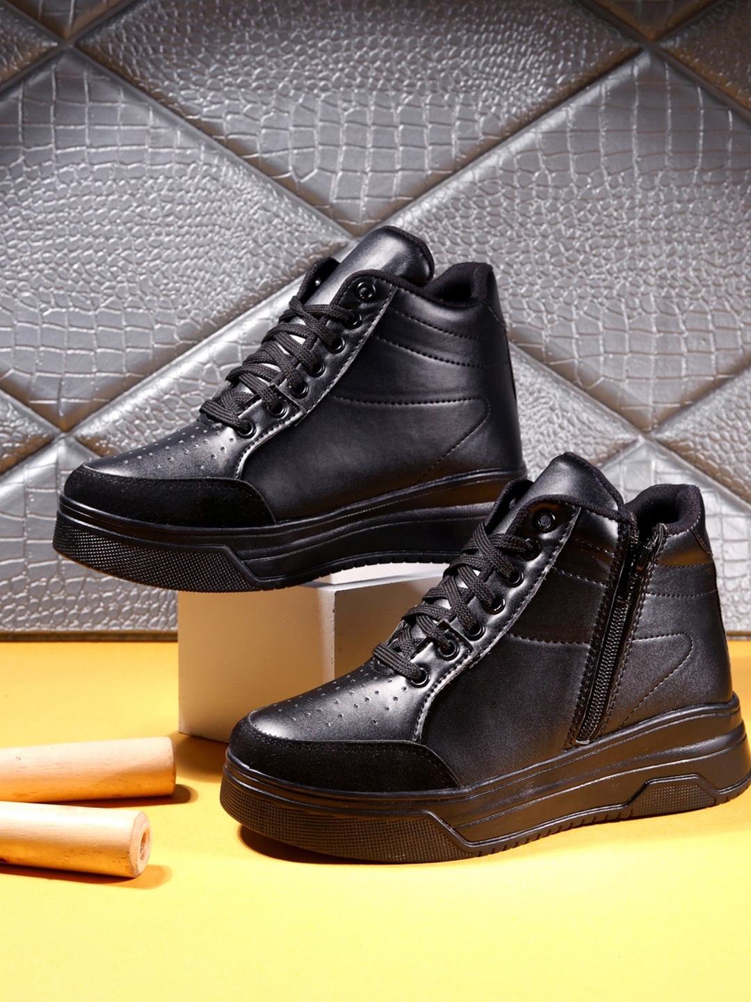 

Woakers Women Round Toe Mid-Top Lace-Ups Sneakers, Black