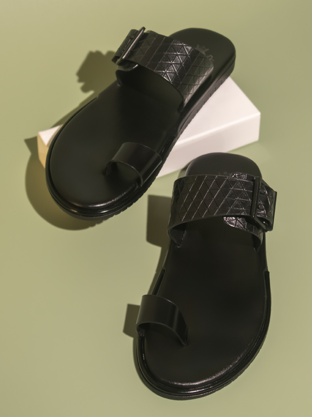

ATESBER by Inc.5 Men Textured One Toe Leather Comfort Sandals, Black