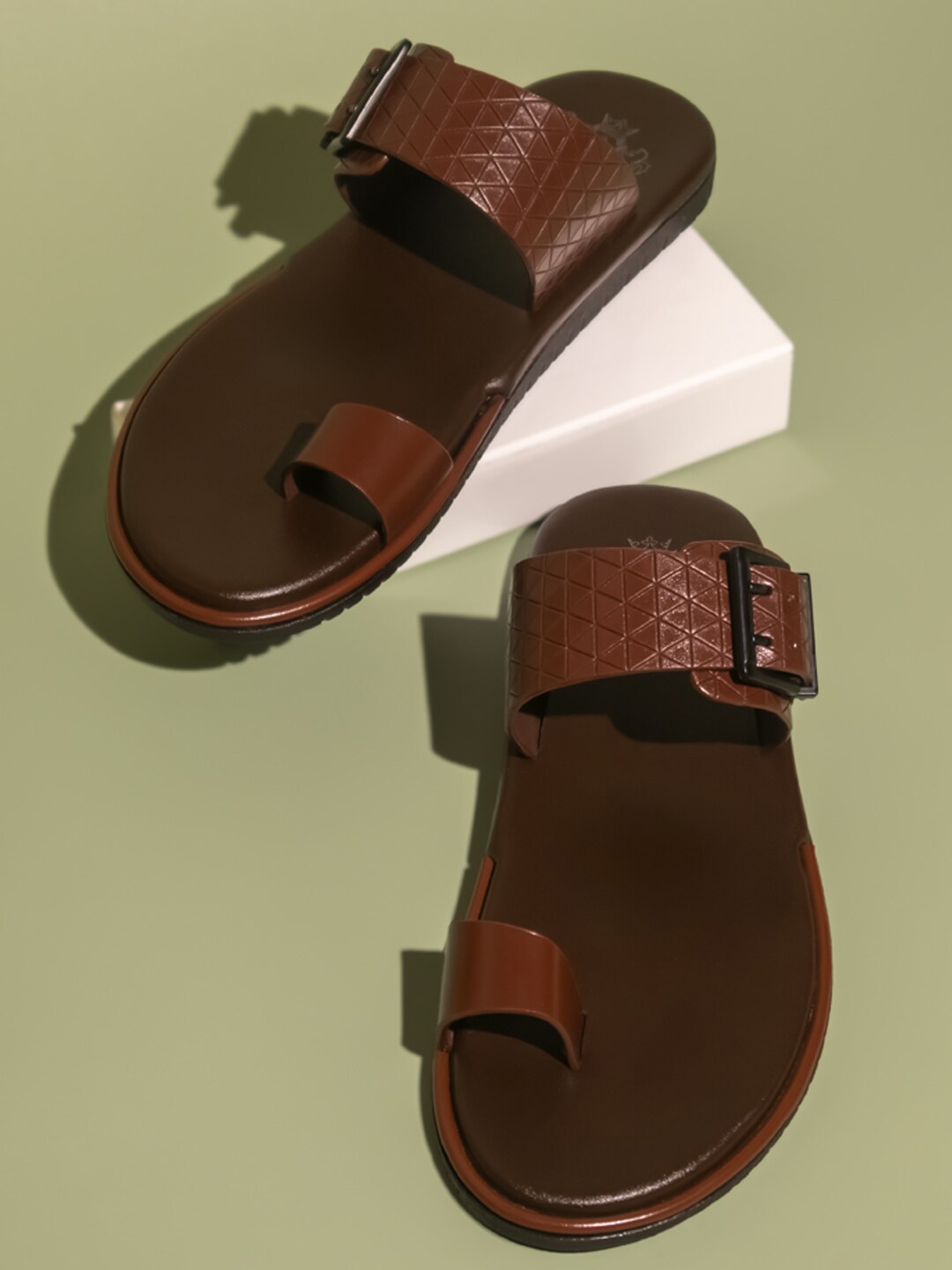 

ATESBER by Inc.5 Men Textured One Toe Leather Comfort Sandals, Brown