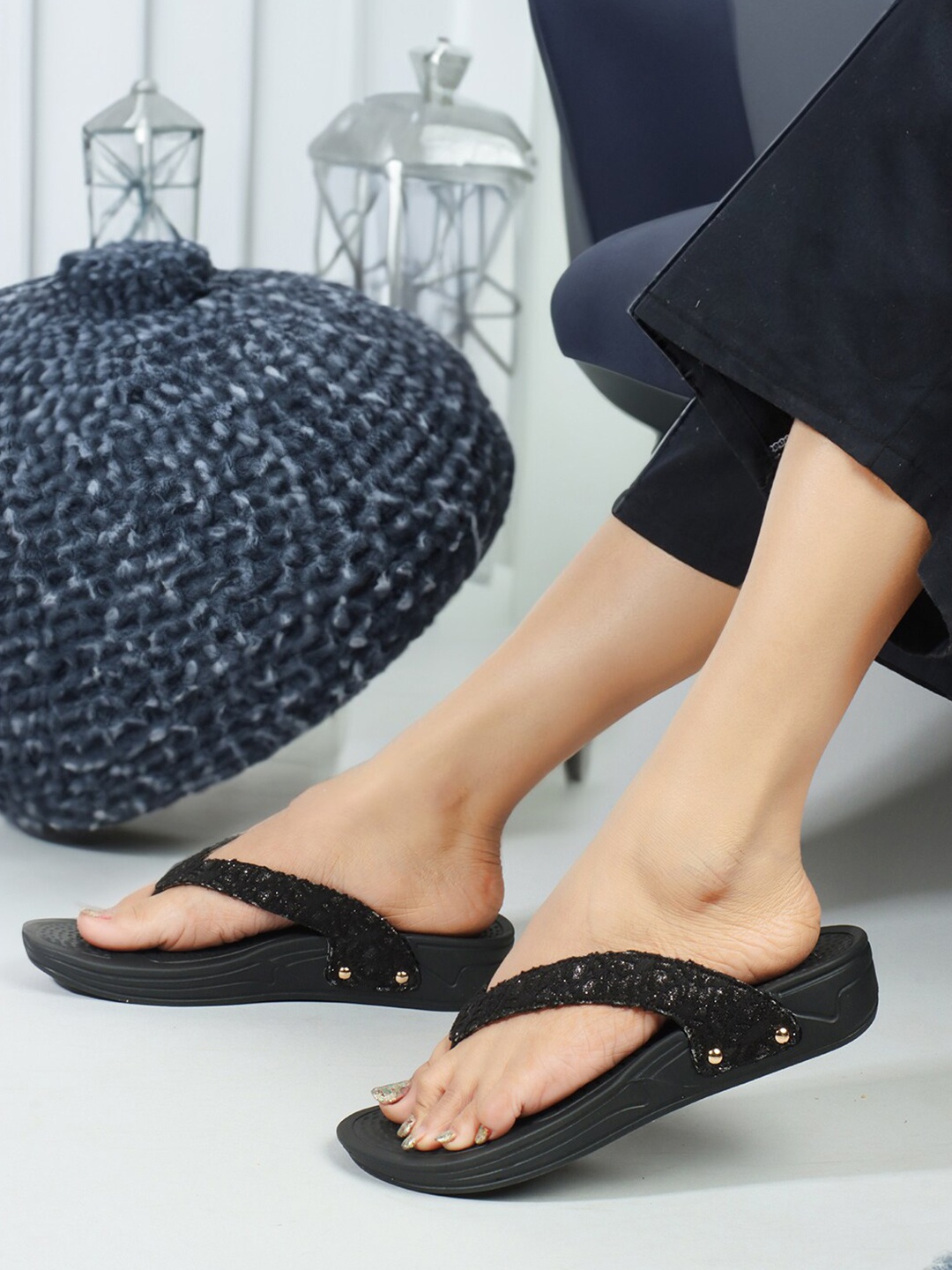 

Carlton London sports Embellished Open Toe Flats, Black