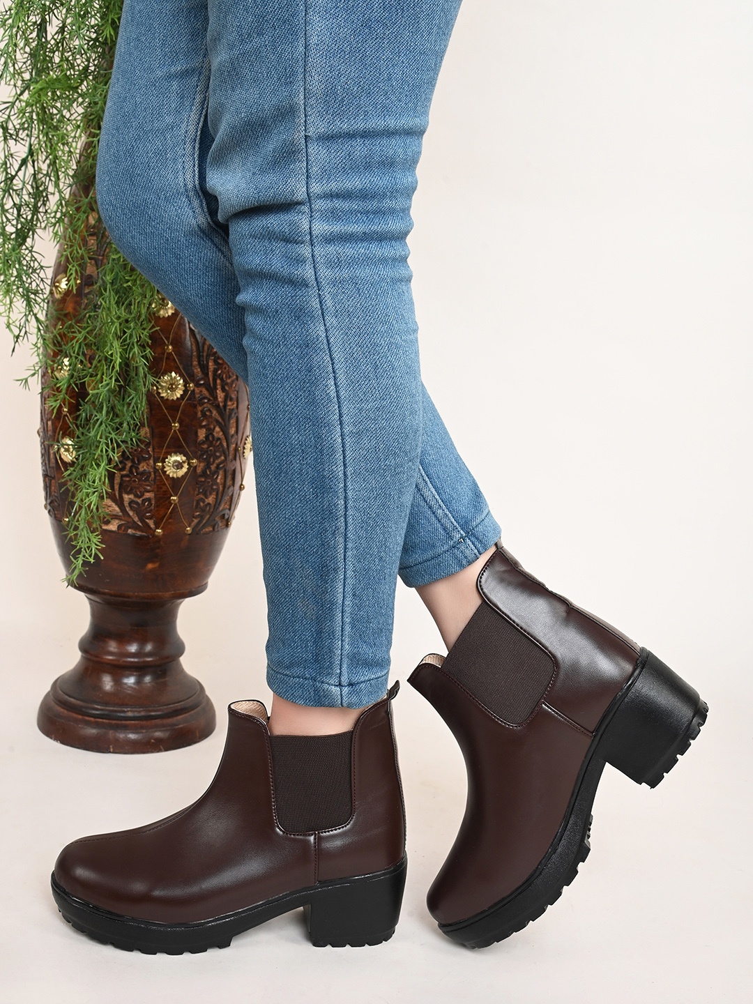 

XE Looks Women Block Heeled Mid-Top Chelsea Boots, Brown