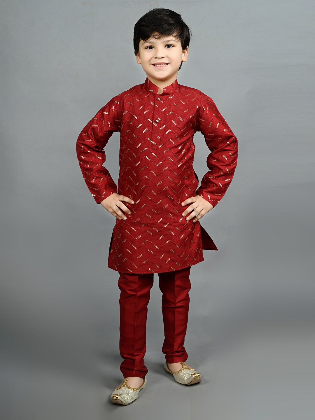 

ahhaaaa Boys Regular Leheriya Sequinned Mandarin Collar Kurta With Pyjamas, Maroon