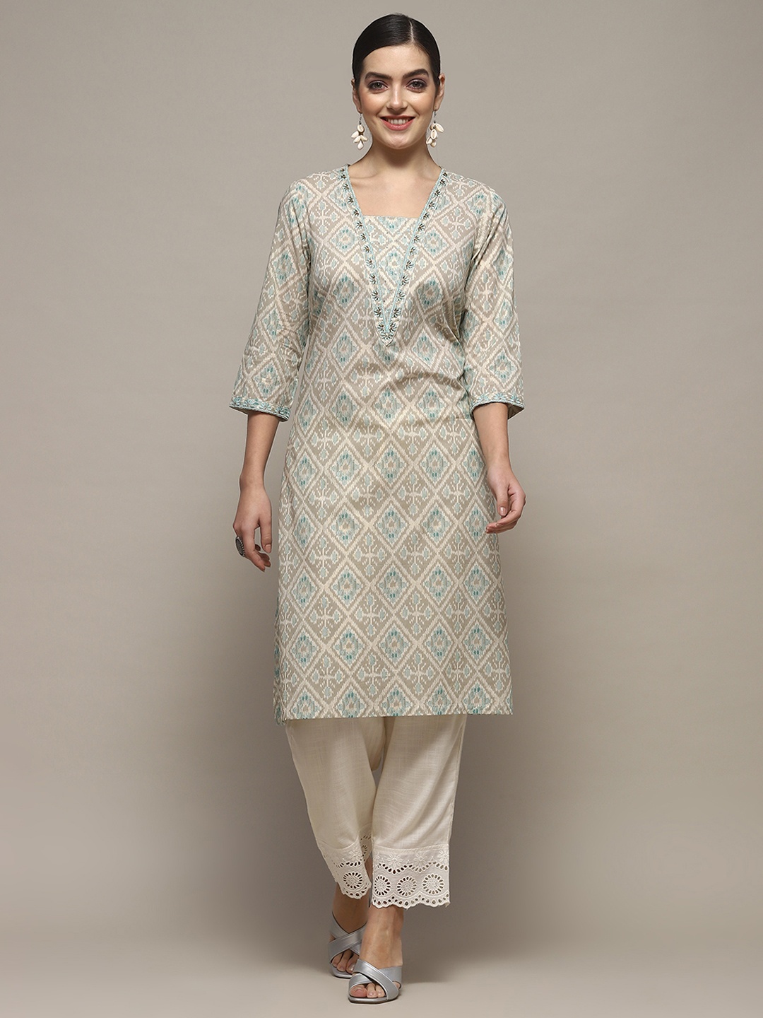 

Biba Ethnic Motifs Printed V-Neck Thread Work Straight Kurta, Blue
