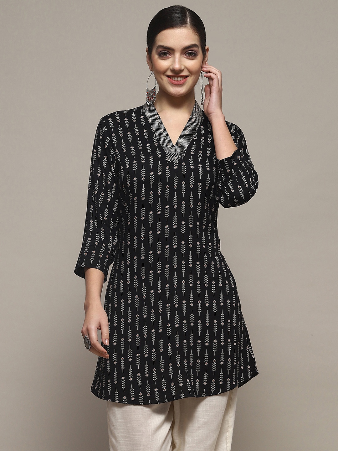 

Biba Ethnic Motifs Printed V-Neck Straight Kurti, Black