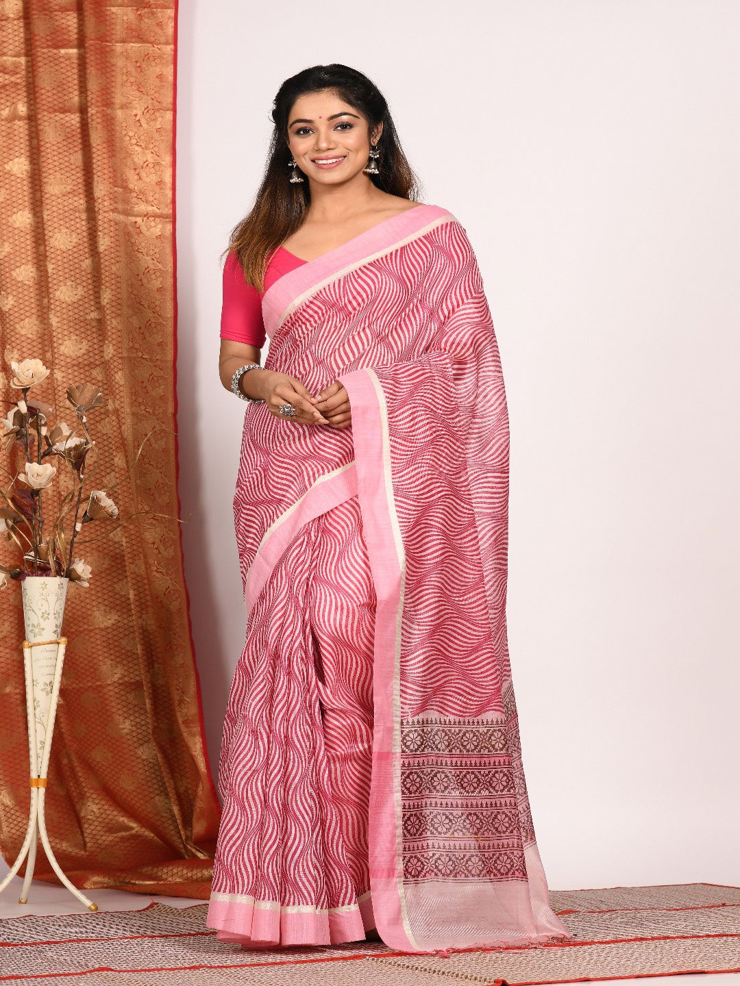 

Morchari Abstract Print Tissue Saree, Pink