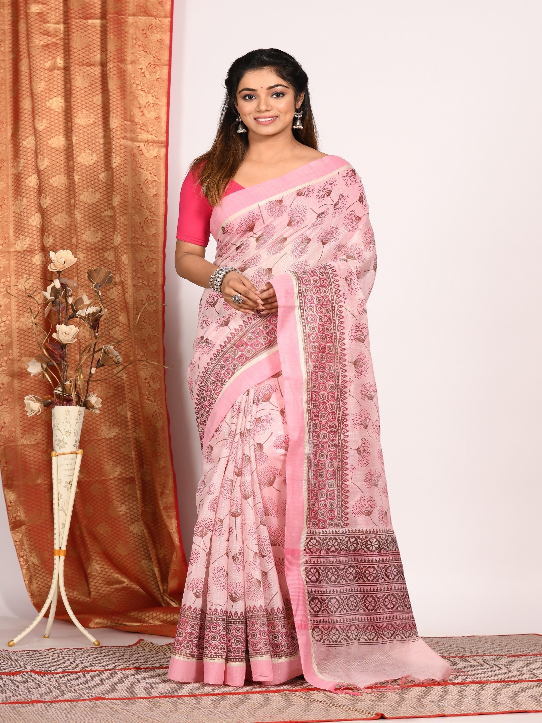 

Morchari Geometric Printed Zari Tissue Block Printed Saree, Pink