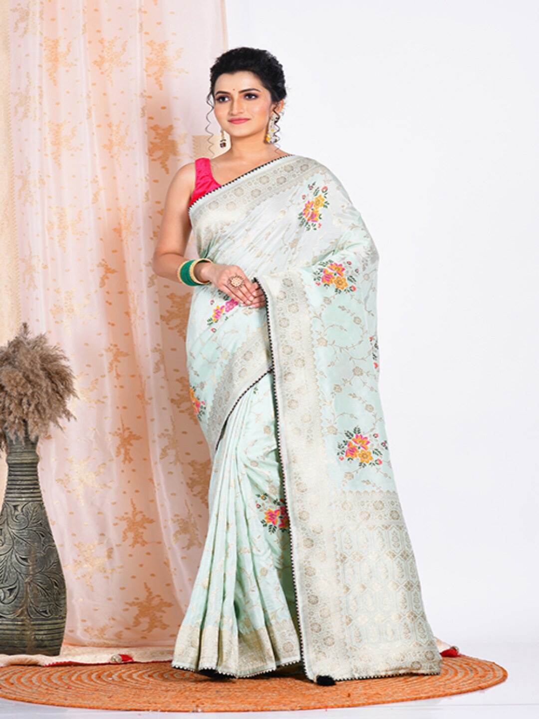 

Morchari Floral Printed Woven Design Zari Saree, Green
