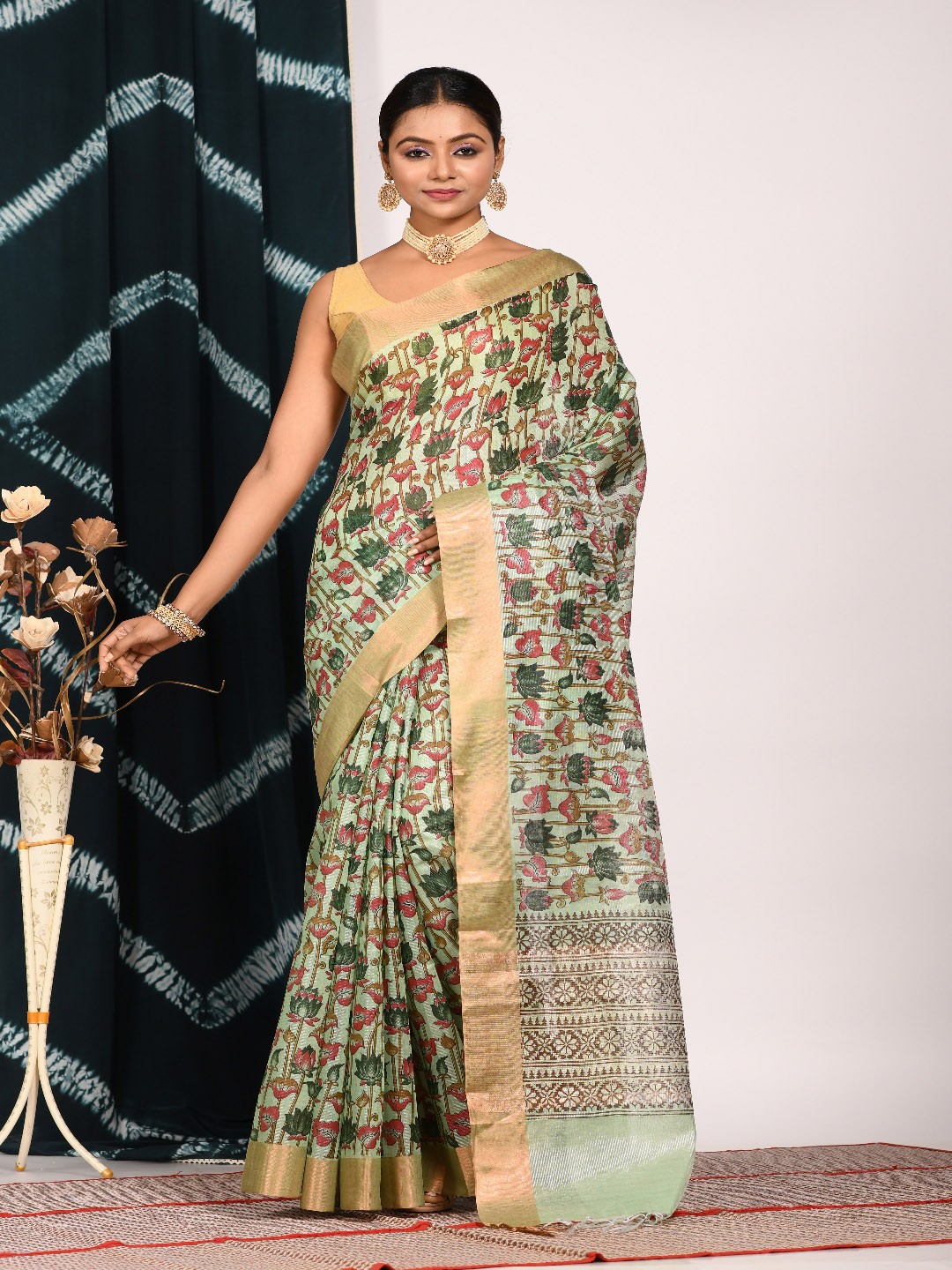 

Morchari Floral Printed Tissue Block Saree, Green