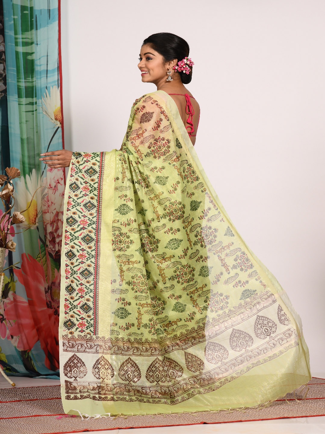 

Morchari Ethnic Motifs Printed Tissue Block Print Saree, Green