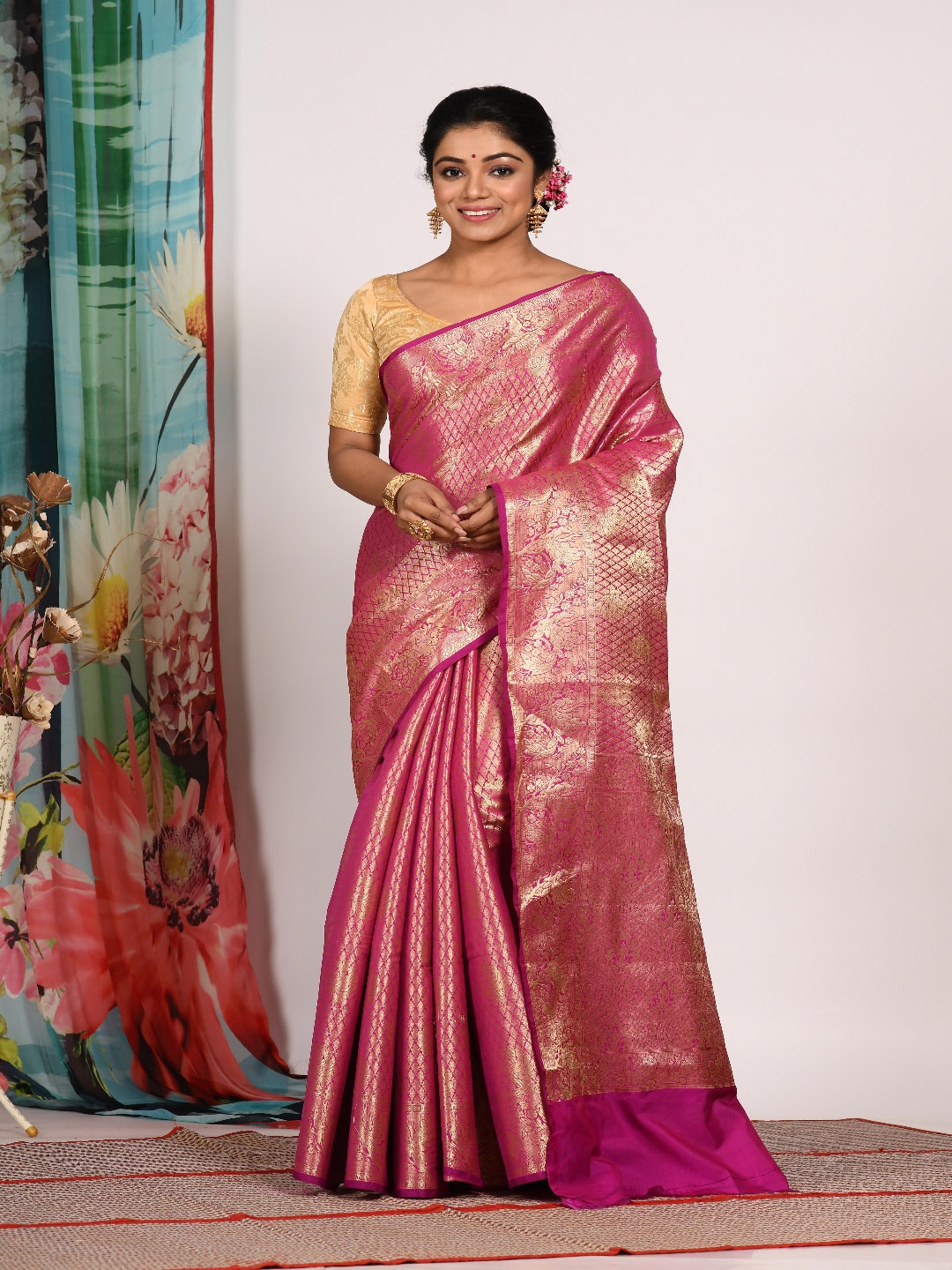 

Morchari Red & Gold-Toned Woven Design Zari Banarasi Saree