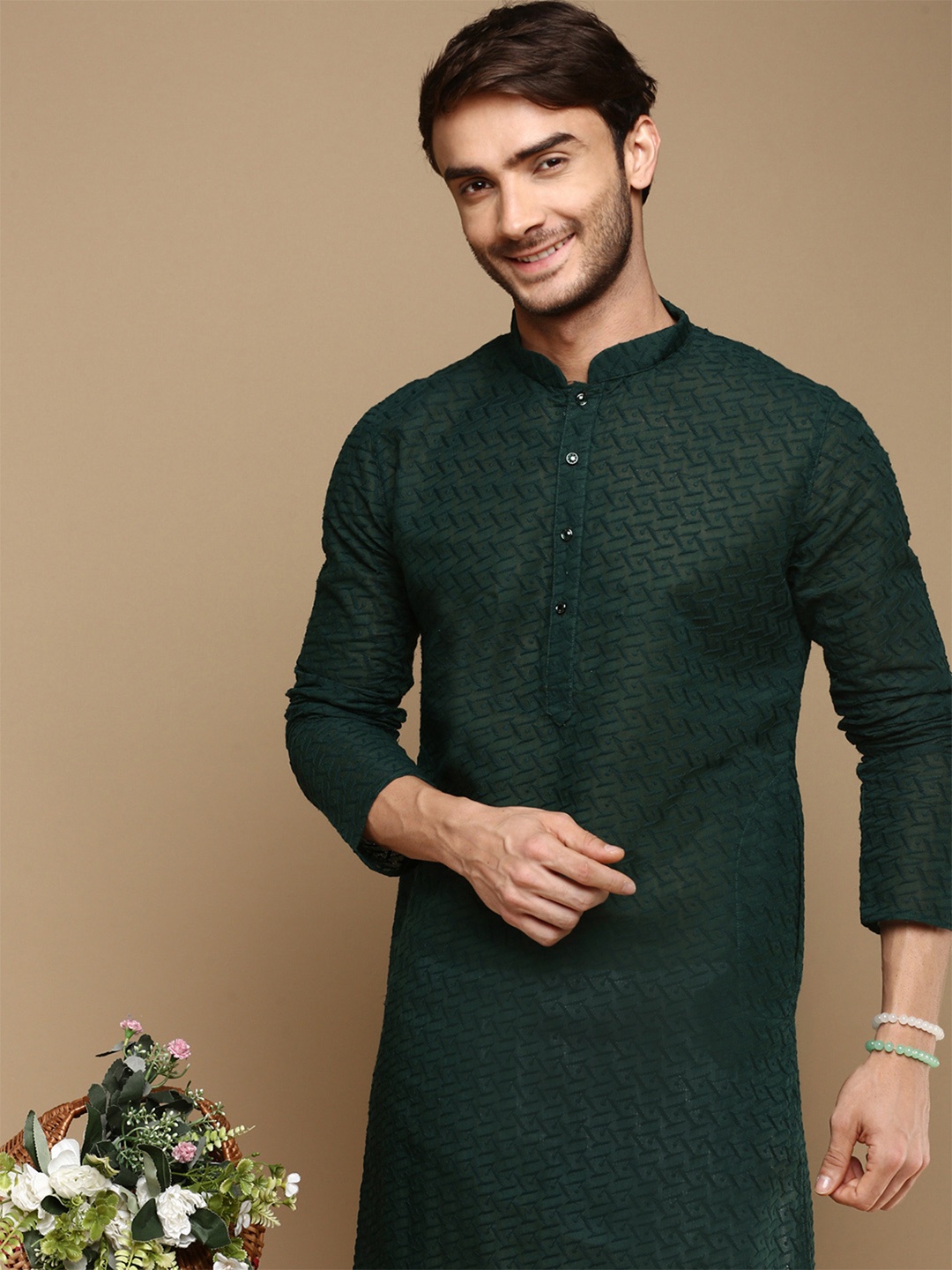

Sanwara Geometric Embroidered Mandarin Collar Chikankari Cotton Straight Kurta, Green