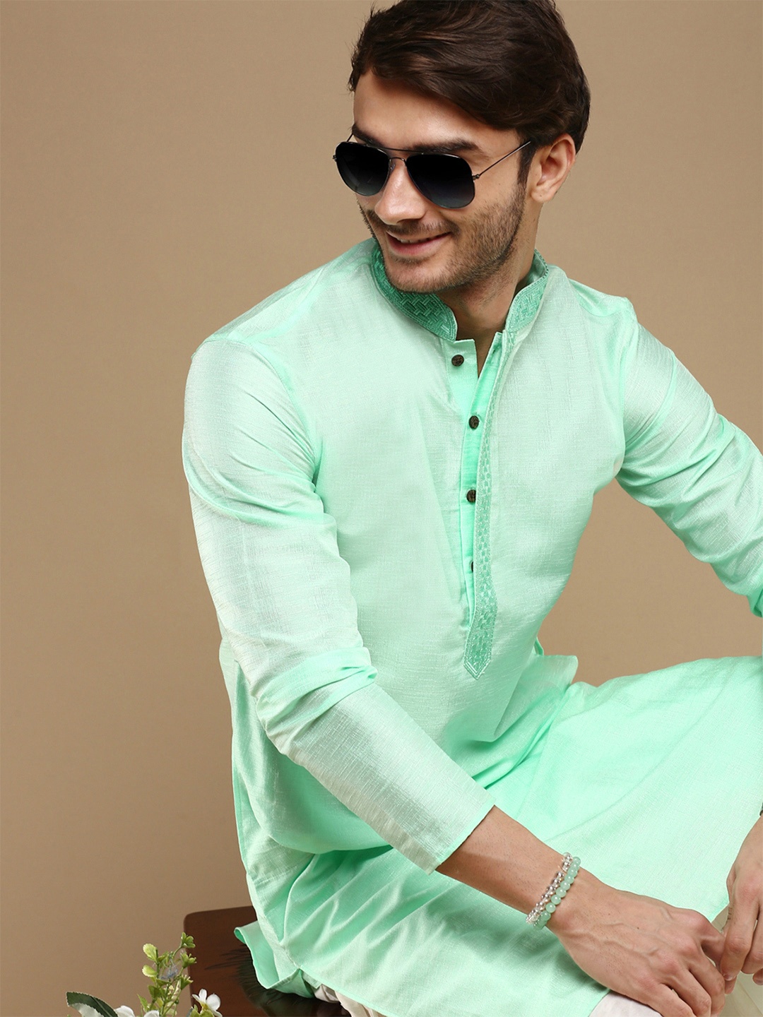 

Sanwara Woven Design Thread Work Mandarin Collar Jaquard Kurta, Green
