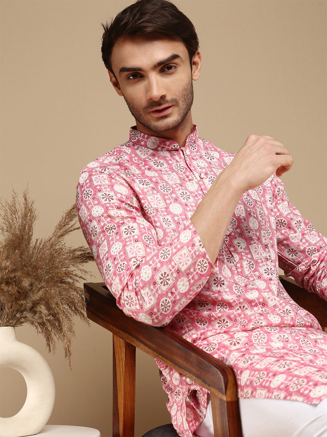 

Sanwara Ethnic Motifs Printed Mandarin Collar Cotton Straight Kurta, Pink