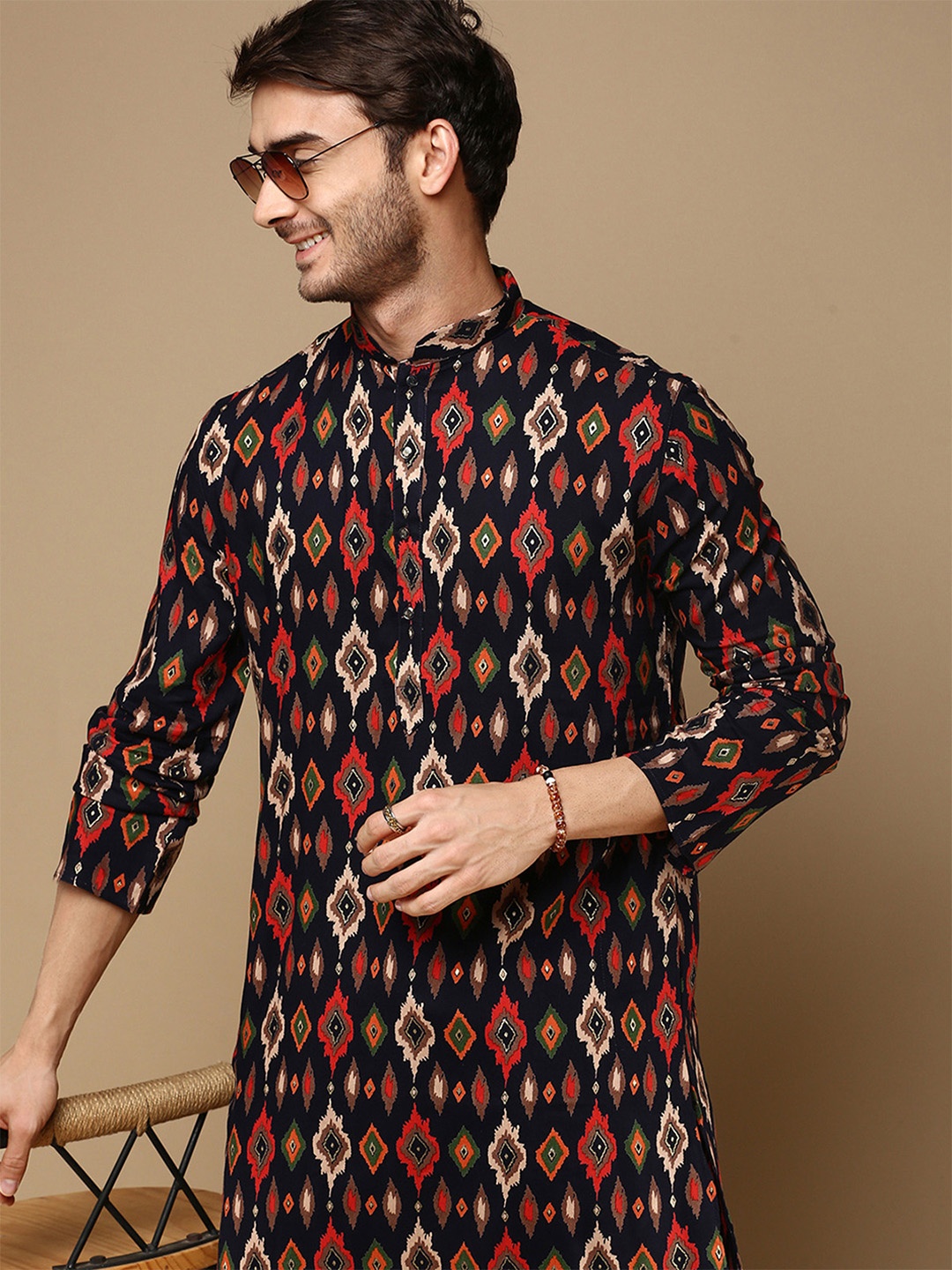 

Sanwara Geometric Printed Mandarin Collar Cotton Straight Kurta, Navy blue