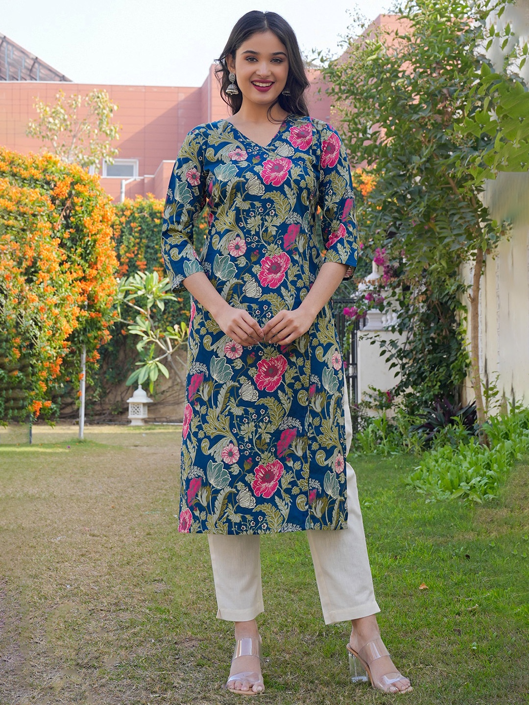 

Vbuyz Floral Printed Cotton Straight Kurta, Blue