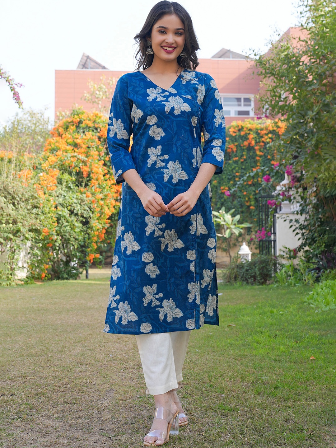 

Vbuyz Floral Printed V-Neck Cotton Kurta, Blue