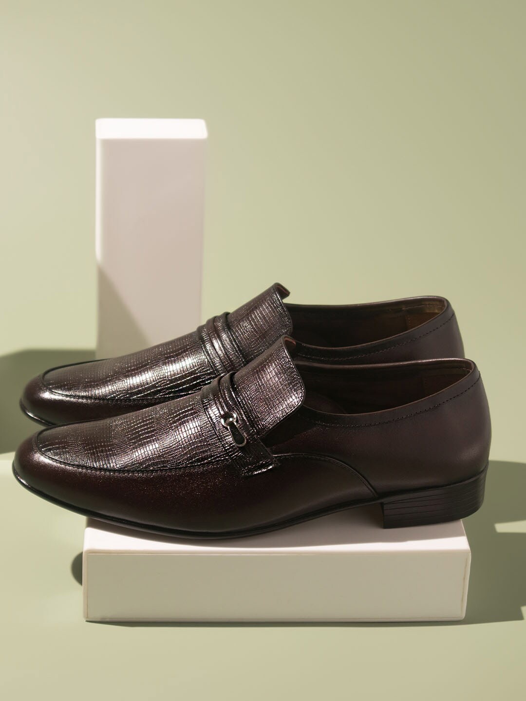 

PRIVO by Inc.5 Men Textured Leather Formal Slip-On Shoes, Burgundy