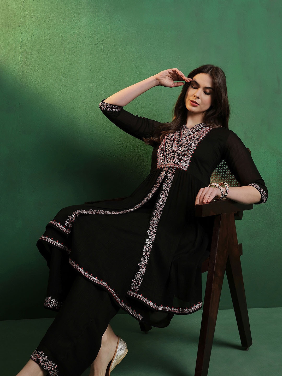 

Sangria Embroidered A-Line Silk Kurta With Palazzo Set, Black
