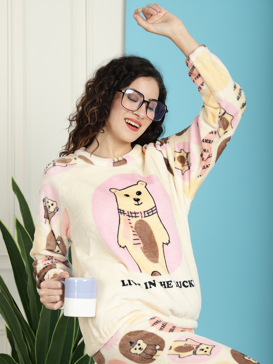 

TAG 7 Bear Printed Long Sleeves Fur Night Suit, Cream