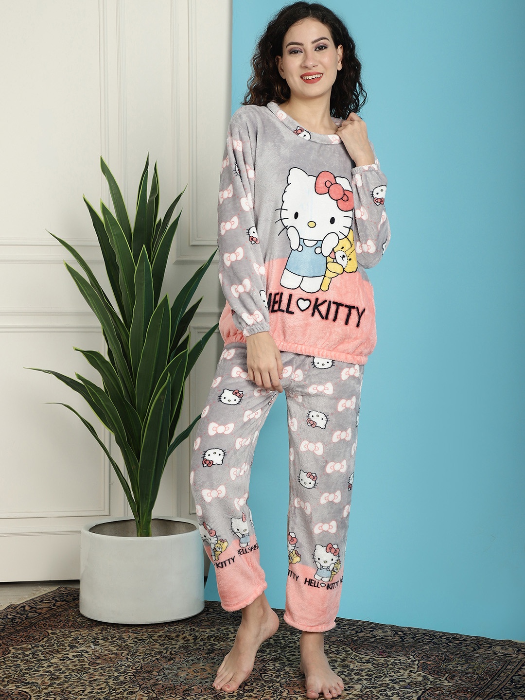 

TAG 7 Hello Kitty Printed Long Sleeves Fur Night Suit, Grey