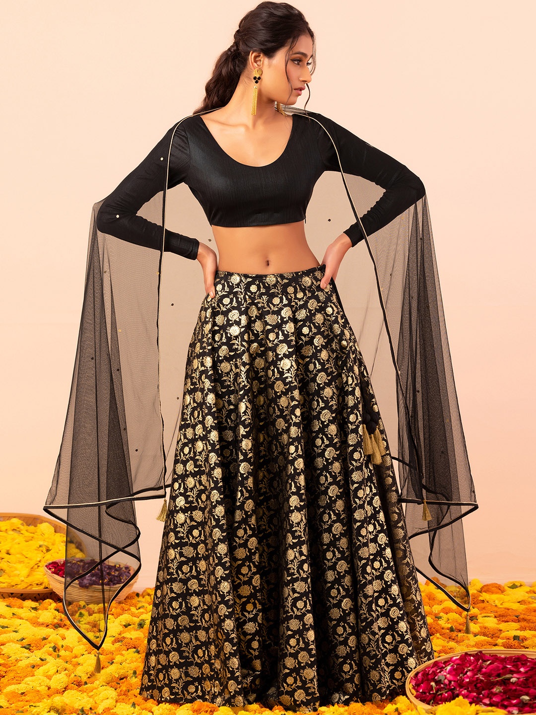 

INDYA Embellished Sequinned Dupatta, Black