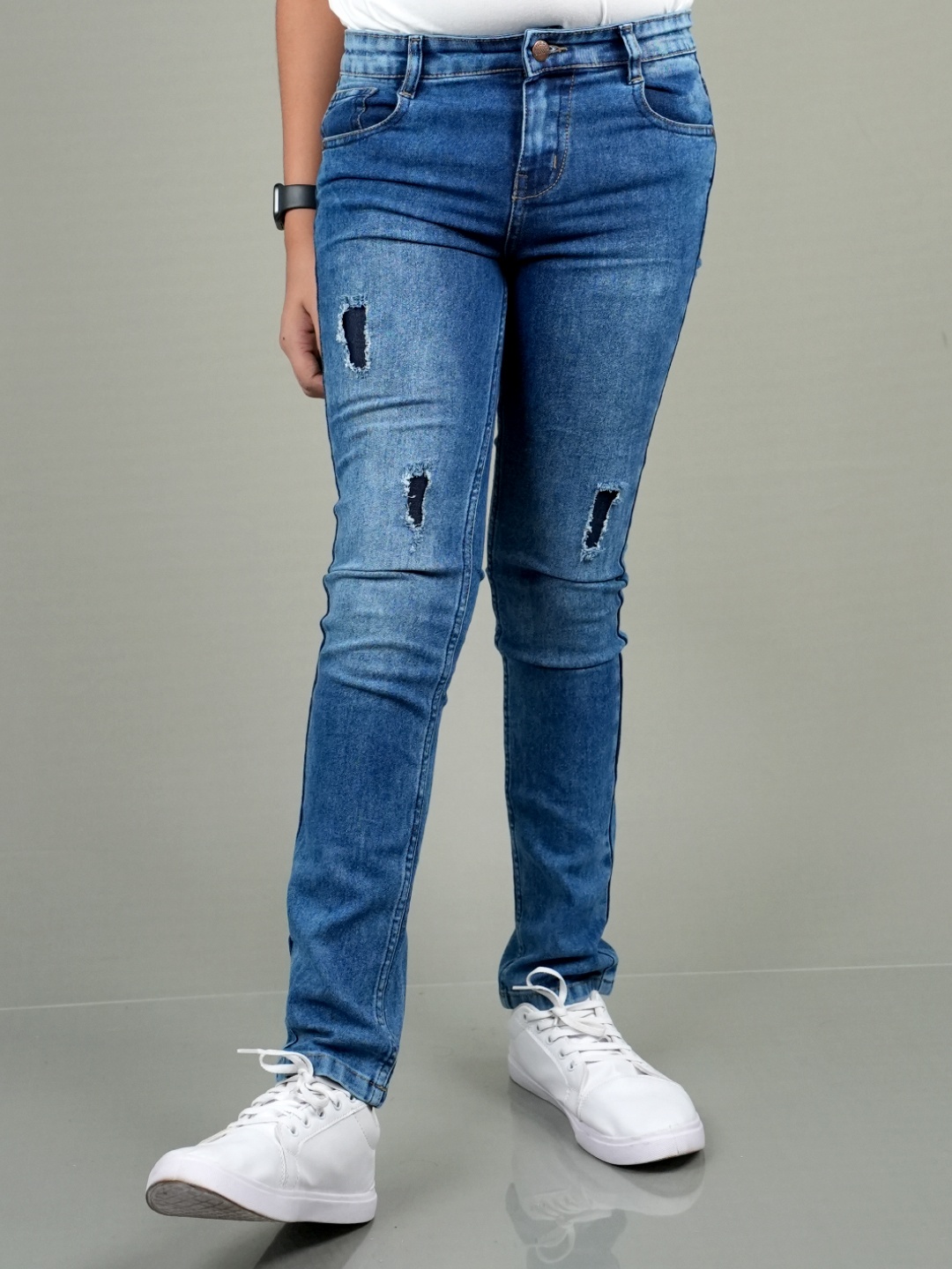 

Knit N Knot Boys Blue Low Distress Heavy Fade Stretchable Jeans