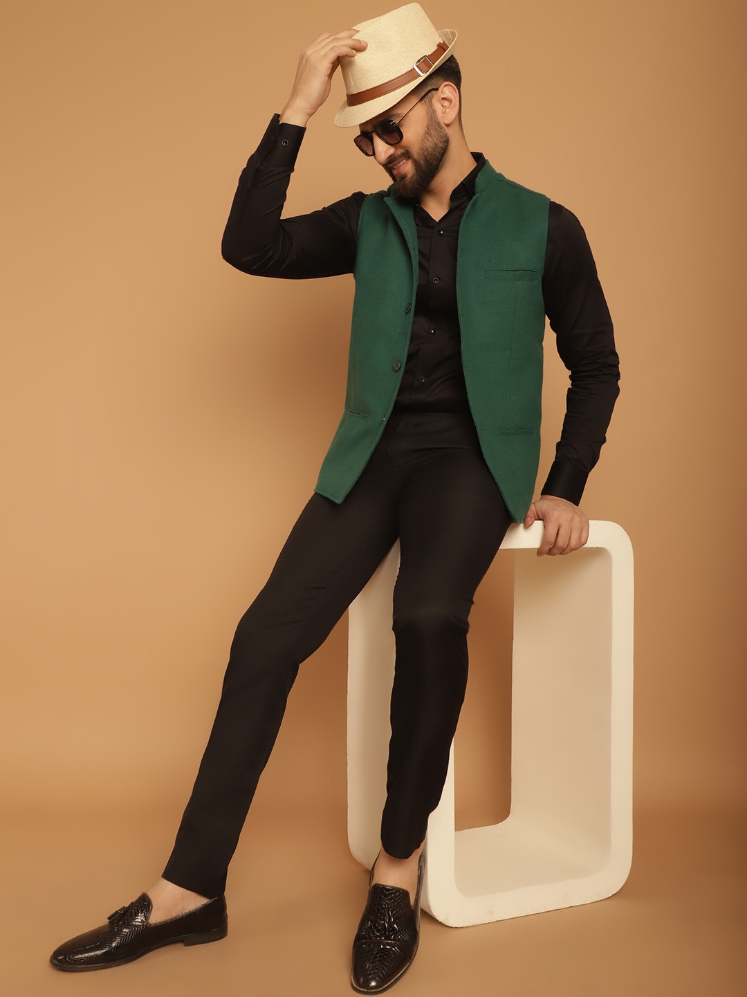 

even Mandarin Collar Sleeveless Pure Woollen Nehru Jacket, Green