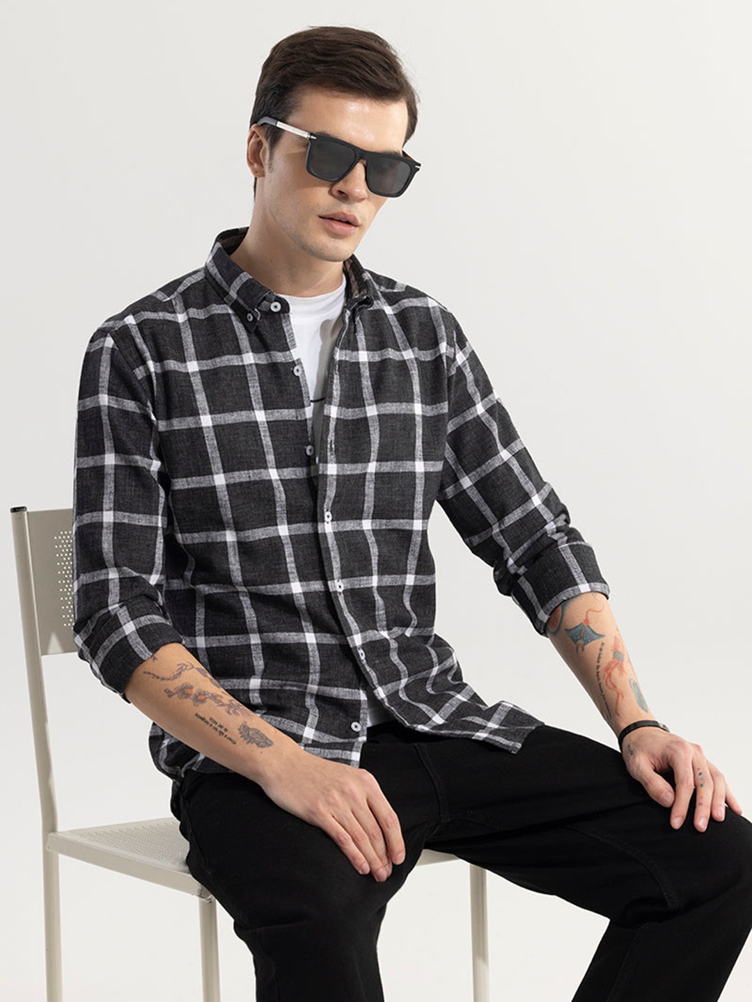 

Snitch Black Classic Slim Fit Opaque Checked Casual Shirt