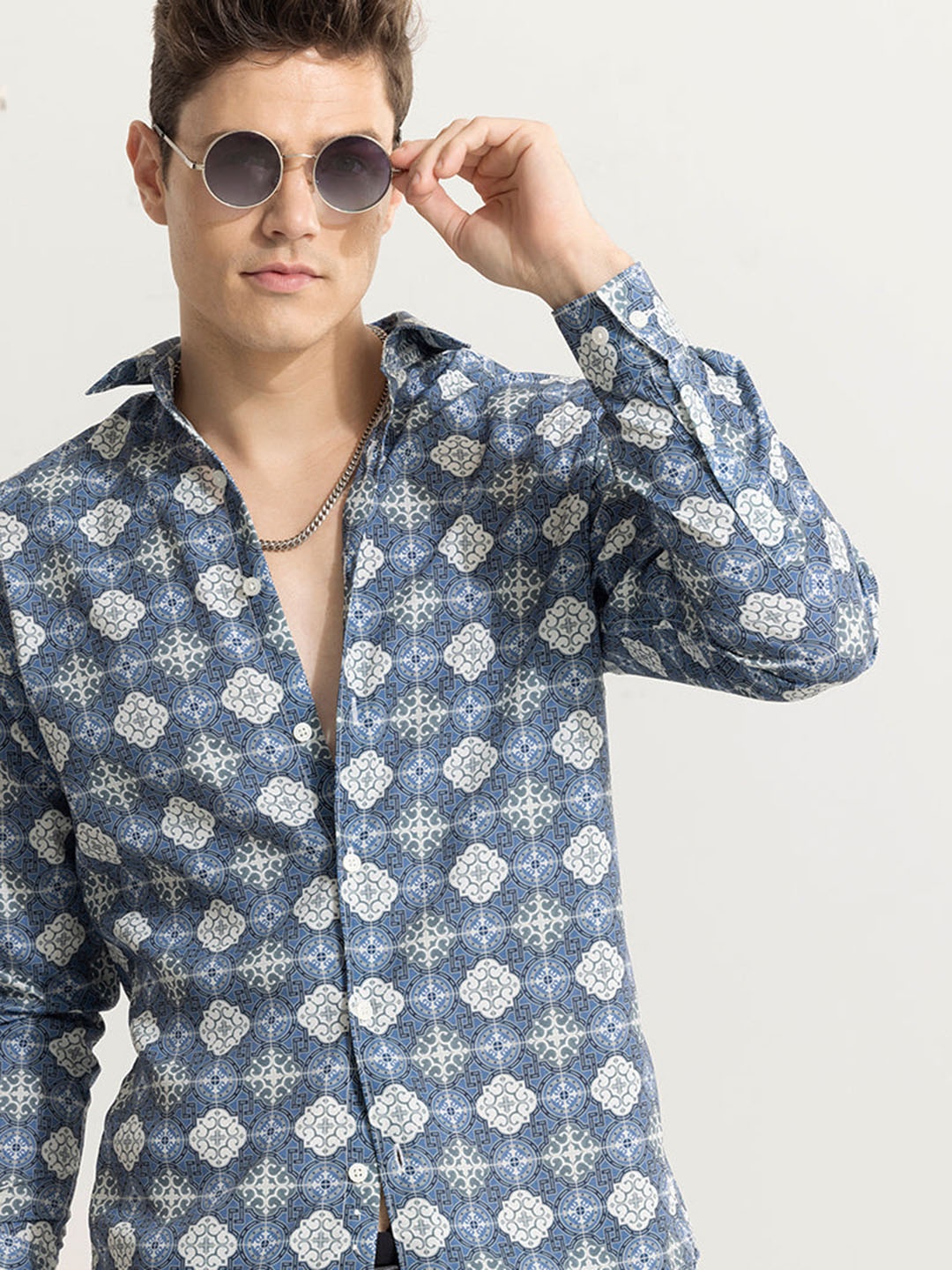 

Snitch Blue Spread Collar Classic Slim Fit Printed Casual Shirt
