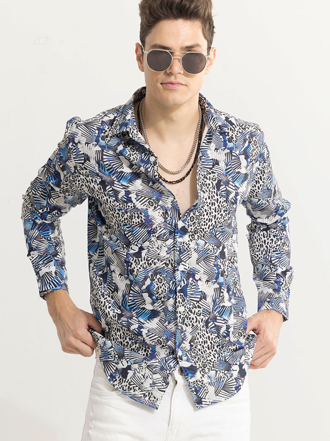 

Snitch Blue Animal Printed Classic Slim Fit Opaque Casual Shirt