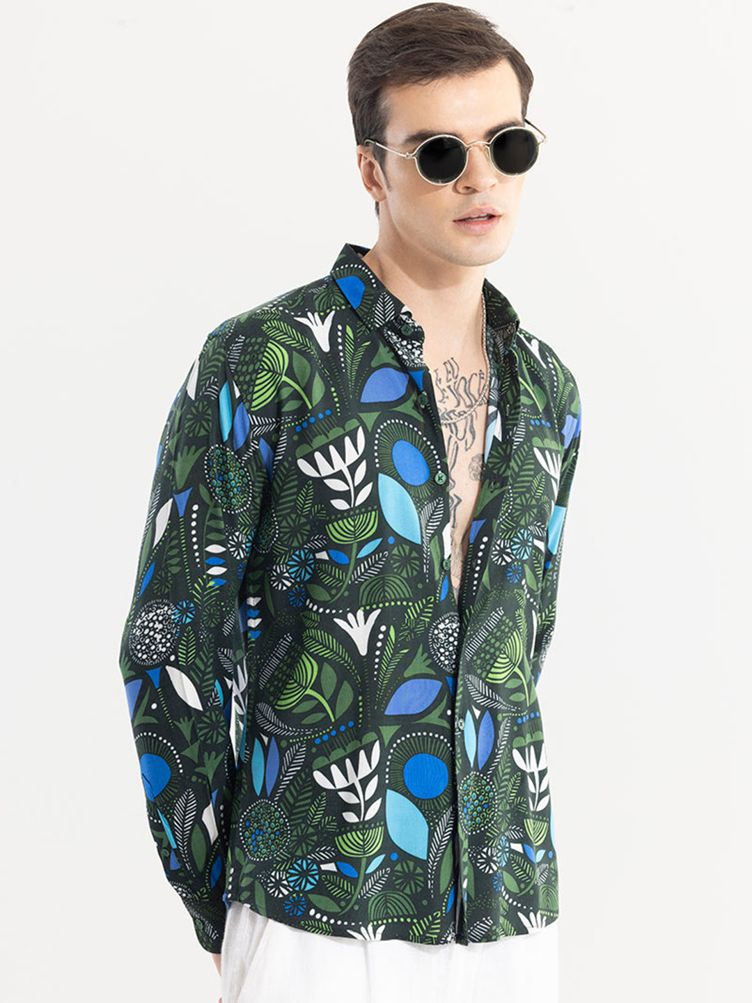 

Snitch Green Spread Collar Classic Slim Fit Casual Shirt