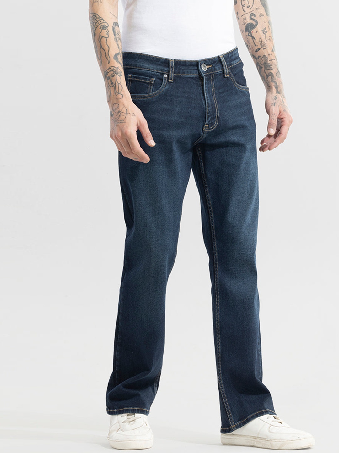 

Snitch Men Blue Bootcut Mid-Rise Clean Look Light Fade Jeans