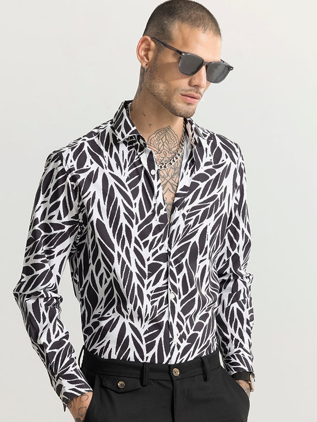 

Snitch Spread Collar Long Sleeves Classic Floral Print Slim Fit Opaque Casual Shirt, White